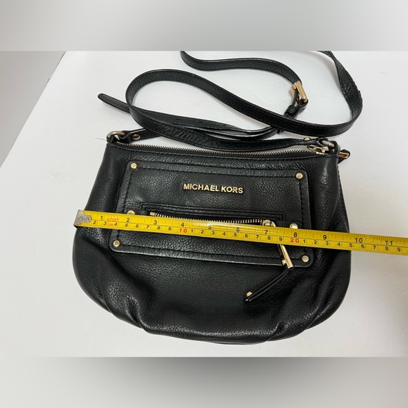 Michael Kors Gilmore Leather Crossbody Bag - Picture 5 of 11